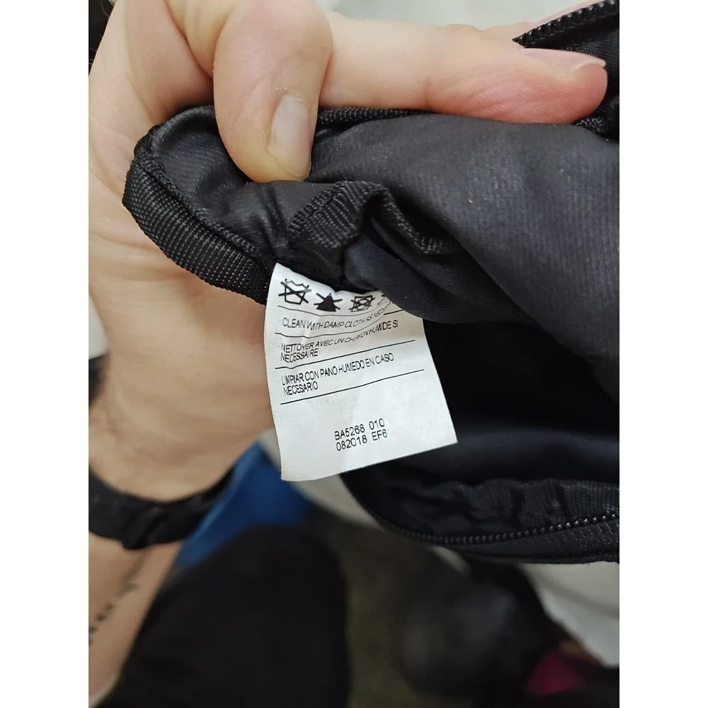Nike Tech Black unisex Crossbody Travel‎ Bag Adjustable Strap Lightweight BA5268